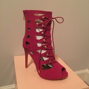 Fuchsia/ Hot pink heel